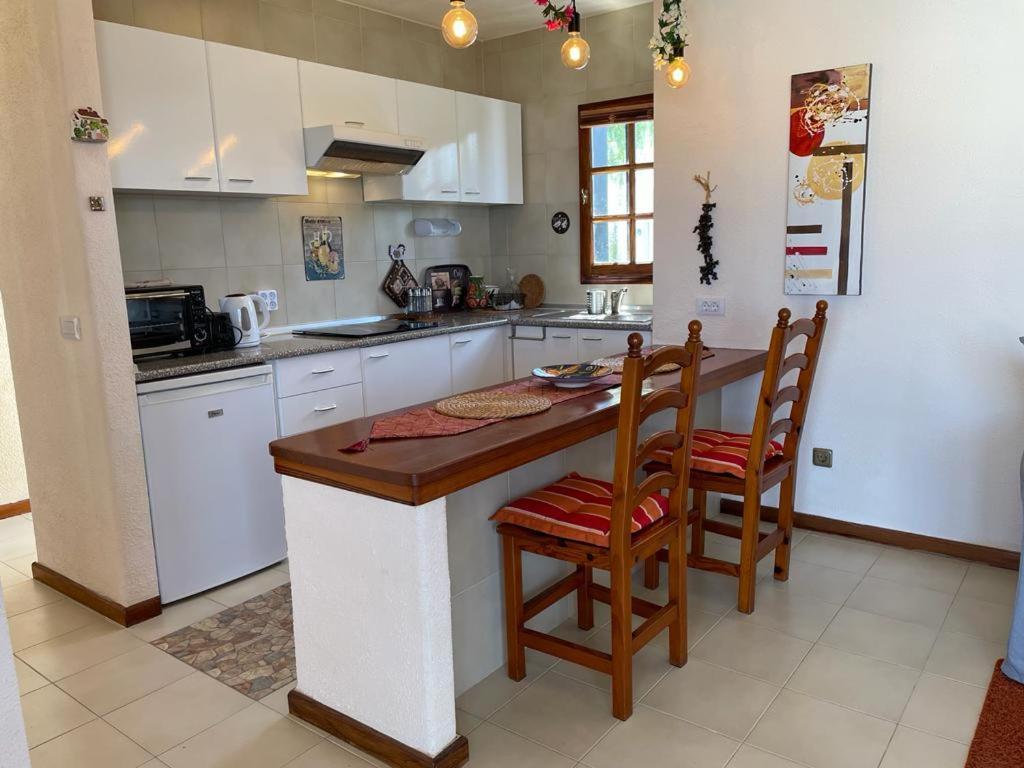The White Dragos With Ocean View - Ac - Private Pool Apartment Tias Ngoại thất bức ảnh